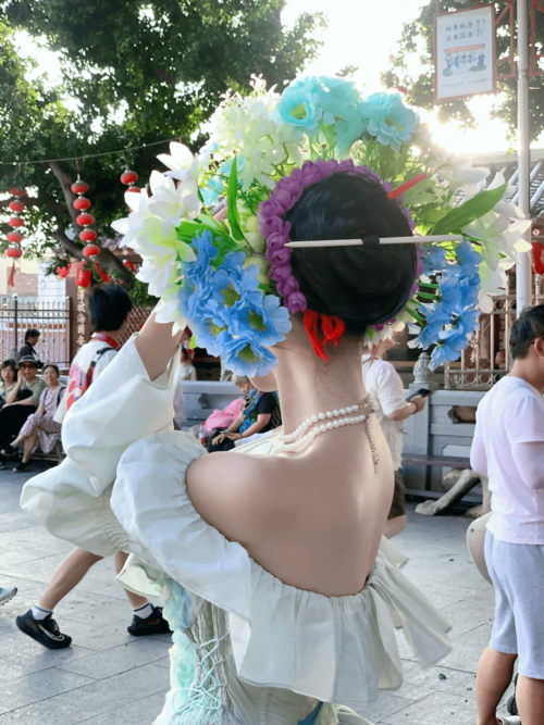 Blue Enchantress Hairpin Flower